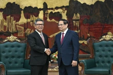 El primer ministro de Vietnam, Pham Minh Chinh, recibe al embajador de Indonesia en Hanói, Denny Abdi (Foto: Nhan Dan)