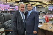 El primer ministro de Vietnam, Pham Minh Chinh, y el secretario general de las Naciones Unidas, António Guterres. (Foto: VGP)