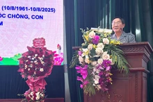 El presidente de la Asociación de víctimas del Agente Naranja/dioxina de Hanói, Tran Van Quang, pronuncia el discurso inaugural del evento.