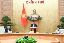 [Foto] Premier vietnamita preside reunión ordinaria del Gobierno en octubre