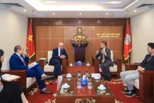 La directiva de la Asociación de Abogados de Vietnam se reúne con el secretario general de la Corte Permanente de Arbitraje. (Foto: Asociación de Abogados de Vietnam)