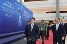 El presidente de Vietnam, Luong Cuong, inspecciona los preparativos y el ensayo general de la Ceremonia de Apertura para la Firma de la Convención de Hanói. (Foto: VNA)