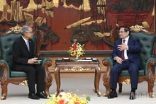 El primer ministro de Vietnam, Pham Minh Chinh, recibe al embajador de Indonesia en el país, Adam Mula Warman Tugio. (Foto: Nhan Dan)