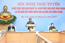 [Foto] Premier vietnamita preside conferencia sobre gestión de consecuencias de desastres naturales en región central
