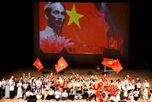 El programa artístico especial “Orgullosos de una franja de montañas y ríos” se lleva a cabo en la ciudad japonesa de Higashi Osaka.