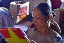 [Foto] Momento conmovedor al entregar retratos de 78 mártires a sus familias