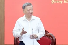 El secretario general del Partido Comunista de Vietnam, To Lam, preside la reunión. (Foto: Thong Nhat/VNA)
