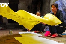 Vitalidad de aldea de fabricación tradicional de abanicos de papel de Chang Son