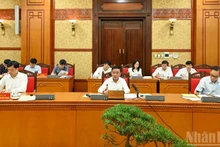 [Foto] Buró Político trabaja con Junta Permanente de Comités del Partido de Da Nang y Quang Ninh