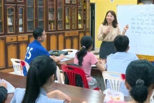 En una clase del idioma vietnamita en Laos (Foto: VNA)