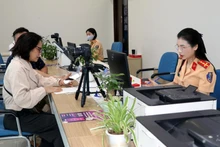 En el Centro de Servicios Administrativos Públicos en Quang Ninh. (Foto: VNA)