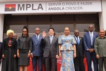 El presidente de Vietnam, Luong Cuong, y los directivos del MPLA (Foto: VNA)