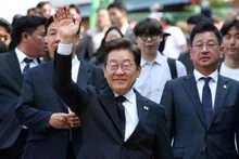 El candidato presidencial surcoreano, Lee Jae Myung, del Partido Demócrata, tras emitir su voto en un colegio electoral de Seúl el 29 de mayo. (Foto: Yonhap/VNA)