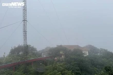 Estación transmisora en el pico Phia Oac (Foto: vtcnews)
