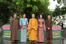 [Foto] Cónyuge del presidente de Vietnam y reina de Bután visitan Pagoda Tran Quoc