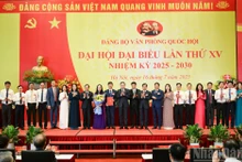 [Foto] Dirigente legislativo vietnamita asiste al Congreso del Comité del Partido de Oficina del Parlamento
