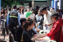 Muchos jóvenes participan en las actividades de la Fiesta. (Foto: Manh Hao)