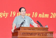 El primer ministro Pham Minh Chinh preside una conferencia sobre el progreso de los proyectos de autopistas en la región del Delta del Mekong. (Foto: Nhan Dan)