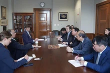 Reunión entre el ministro de Agricultura y Medio Ambiente de Vietnam, Do Duc Duy, y el senador John Boozman, presidente del Comité de Agricultura, Nutrición y Silvicultura del Senado de Estados Unidos (Foto: VNA)