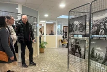 Visitantes en la exposición. (Foto: VNA)