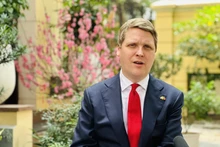 El ministro de Desarrollo Internacional de Noruega, Asmund Aukrust, en la entrevista. (Foto: VNA)