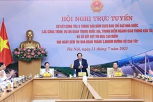 El primer ministro de Vietnam, Pham Minh Chinh, preside la reunión. (Foto: VNA)