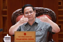 El primer ministro Pham Minh Chinh preside la reunión (Foto: VNA)