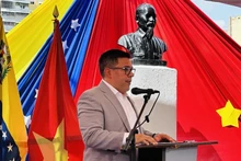 Nahum Fernández, miembro del Buró Político y vicepresidente del PSUV a cargo de la movilización popular, habla en el evento. (Foto: VNA)