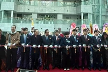 Los delegados cortan la cinta inaugural de la exposición. (Foto: Embajada de Vietnam en Corea del Sur)