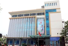 La antigua sede administrativa de la provincia de Thai Binh fue renovada en aulas y salas, solucionando la falta de infraestructura de la escuela secundaria Tran Phu. (Fuente: VNA)