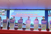 La viceprimera ministra de Vietnam, Pham Thi Thanh Tra, asiste a la ceremonia de inicio de la construcción de la Escuela Internado de nivel primario y secundario Ba Chuc (Fuente: VNA)
