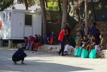 Migrantes en un centro de recepción en la isla de Lampedusa, la más meridional de Italia. (Foto: Xinhua)