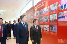 [Foto] Dirigente partidista asiste al acto conmemorativo por el 75 aniversario de la primera publicación del periódico Nhan Dan