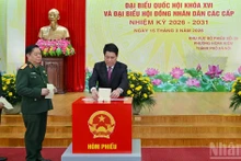 [Foto] Presidente vietnamita vota en el barrio capitalino de Hoan Kiem