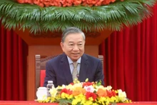 [Foto] Líder partidista sostiene conversación telefónica con primer ministro de Singapur