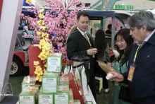 Visitantes en la feria (Foto: VNA)