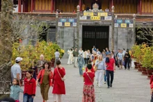 Turistas en la ciudad de Hue en los primeros días del Nuevo Año Lunar. (Fuente: VNA)