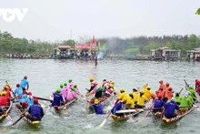 [Foto] Celebran Festival tradicional de carreras de botes en Hue