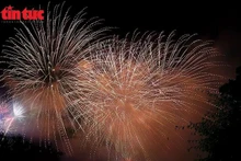 Hanoi dará la bienvenida al Tet 2026 con 34 espectáculos de fuegos artificiales distribuidos por todos los distritos, pueblos y comunas, desde la medianoche hasta las 0:15 de la víspera de Año Nuevo. (Foto: VNA)