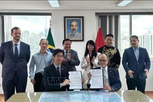 En el acto de rúbrica (Foto: Cortesía de la Embajada de Vietnam en Brasil)