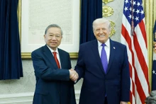El secretario general del Partido Comunista de Vietnam, To Lam, y el presidente de Estados Unidos, Donald Trump, en Casa Blanca. (Foto: VNA)