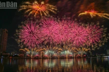 Actuación del equipo vietnamita Z121 Vina Pyrotech en la final del concurso. (Foto: Nhan Dan)