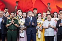 [Foto] Líder del PCV asiste a programa artístico por decenio de aprendizaje del pensamiento de Ho Chi Minh
