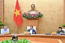 [Foto] Premier vietnamita preside reunión gubernamental de julio sobre formulación de leyes