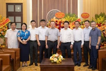 [Foto] Abundan felicitaciones a Nhan Dan en vísperas de centenario de la prensa revolucionaria vietnamita