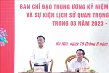 El miembro del Buró Político y permanente del Secretariado del Comité Central del Partido Comunista de Vietnam, Tran Cam Tu, preside la reunión. (Foto: VNA)