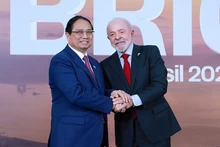 El primer ministro de Vietnam, Pham Minh Chinh (izquierda), y el presidente de Brasil, Luiz Inácio Lula da Silva. (Fotografía: VNA)