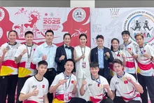 La selección vietnamita obtiene cuatro medallas de oro, seis de plata y cuatro de bronce en el Campeonato Mundial de Muay 2025. (Fotografía: hanoimoi.vn)