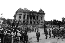 Días de agosto llenos de efervescencia en Hanói. La Revolución de Agosto marca el inicio de una nueva era en Vietnam, en la que el pueblo vietnamita tomó el control del país y de su propio destino. (Foto: Archivo de la VNA)