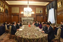 Panorama de la reunión entre Nguyen Thanh Hai, jefa de la Comisión de Asuntos de Diputados de la Asamblea Nacional de Vietnam, y el miembro de la Cámara de Representantes de Japón, Hamada Yasukazu. (Foto: VNA)